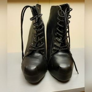 Womens ankle boots, not leather.
